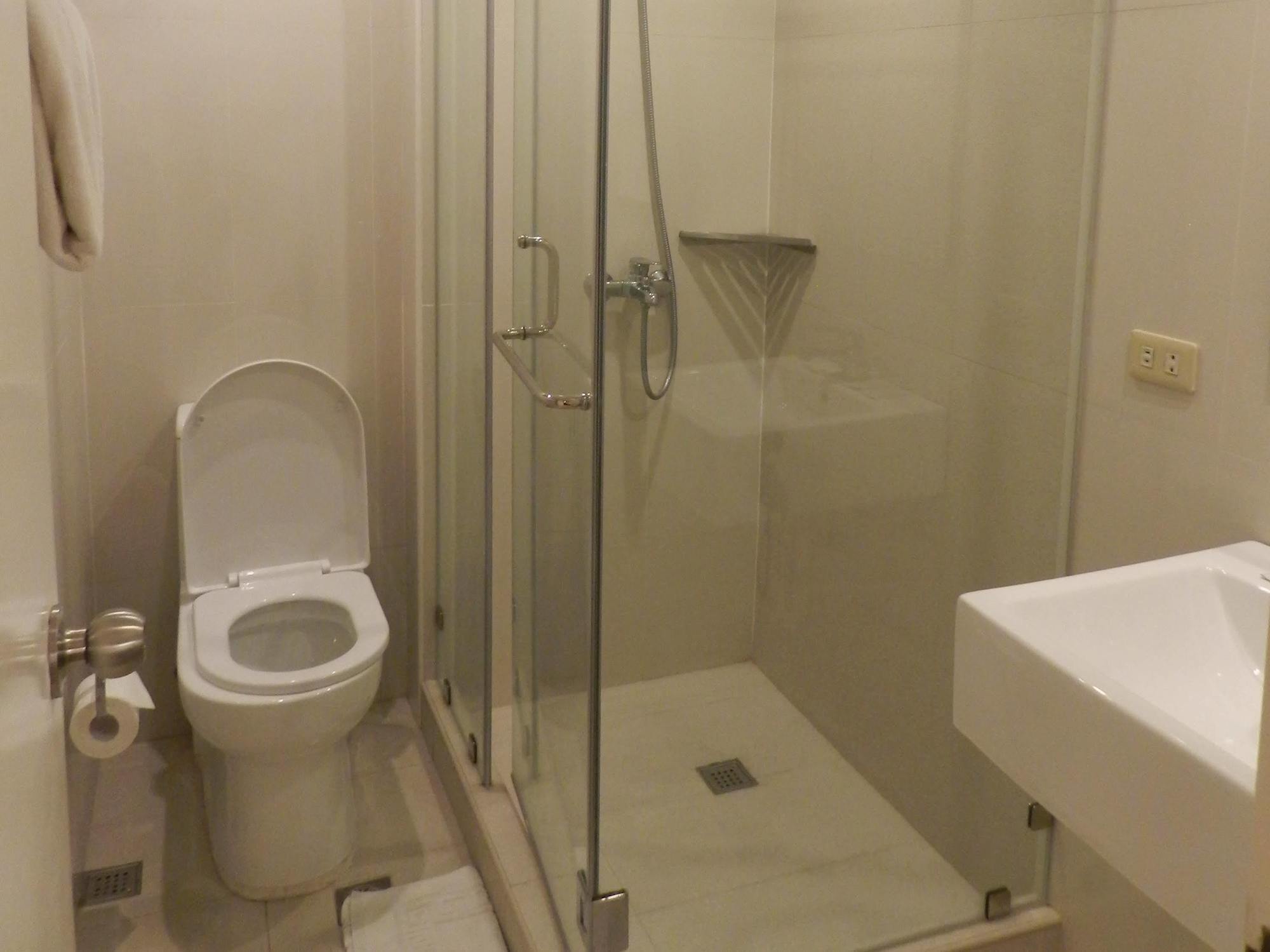 Salcedo Suites Makati City Exterior foto